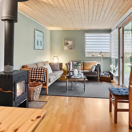 3 Bedroom Awesome In Holiday home